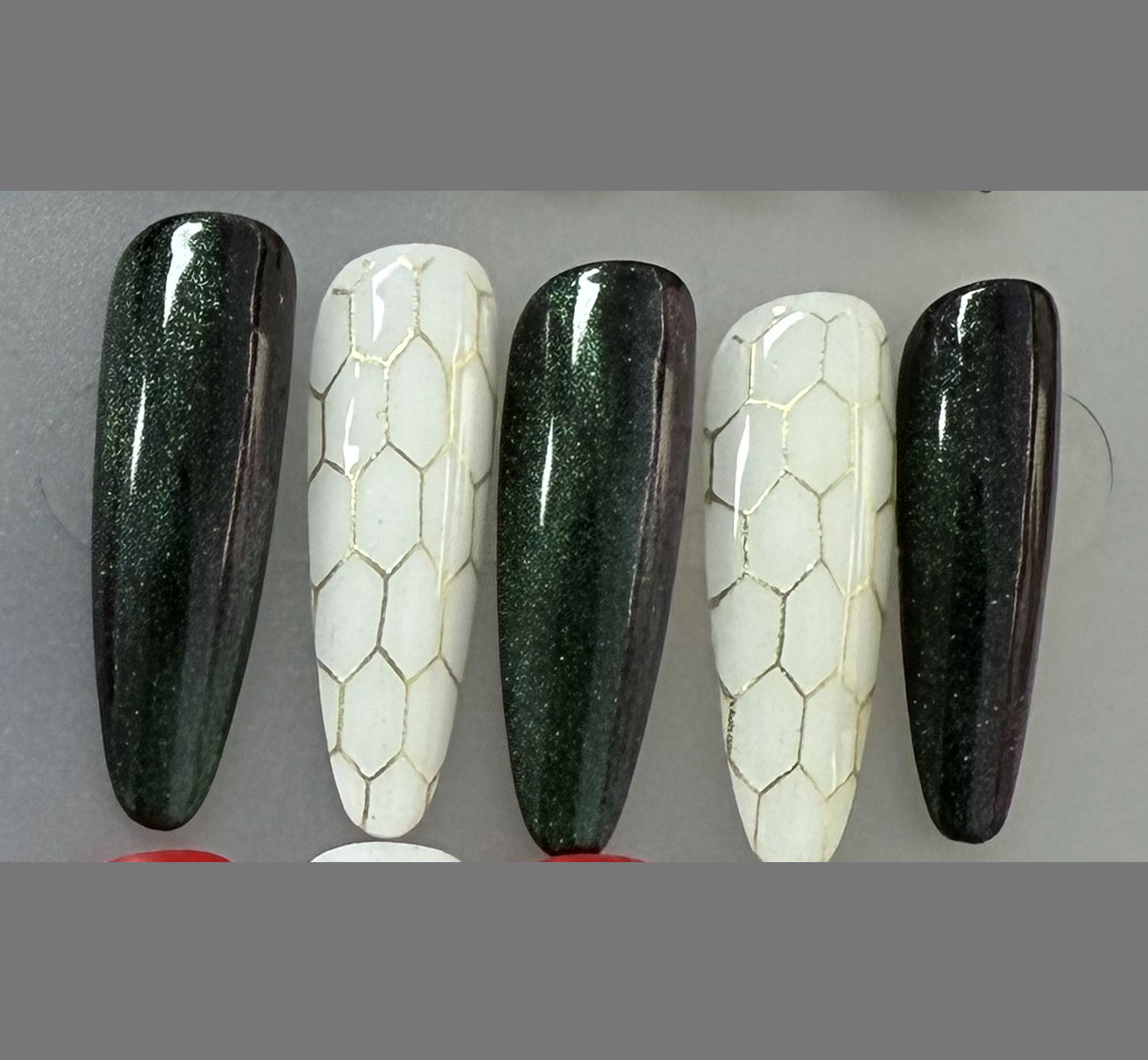 CHAINS OF LOVE NAILS